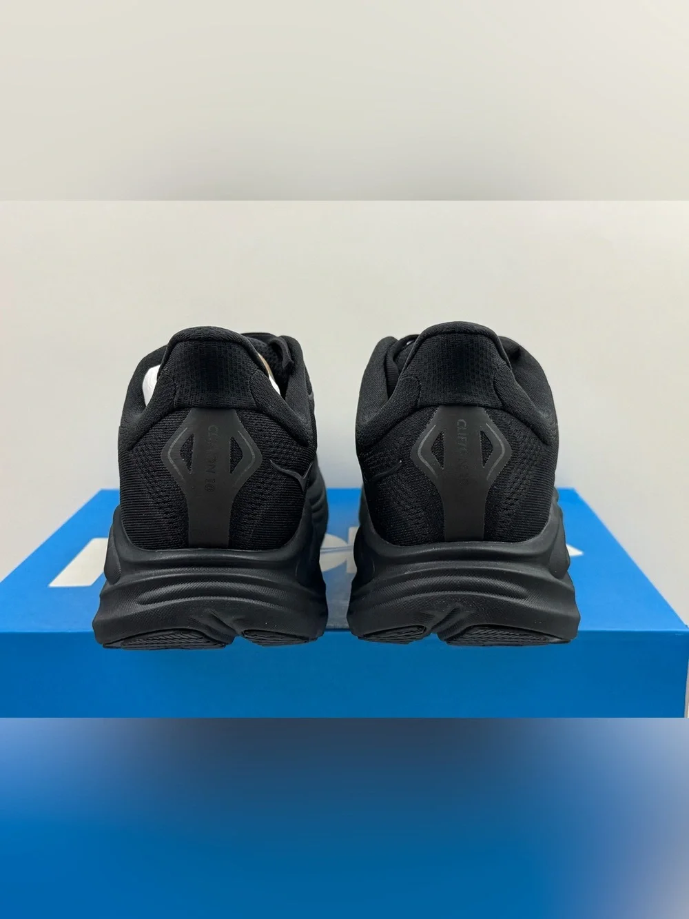 Hoka One One Clifton 10 Running shoes Men’s size 12 2E Wide Black 1162032